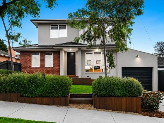 STYLISH & SPACIOUS LIVING IN THE HEART OF BURWOOD