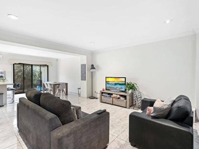 Stylish & Spacious Living in a Prime Botany Location
