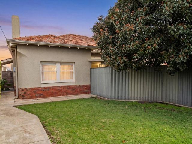 Stylish, Spacious Living in a Sought After Glengowrie Location