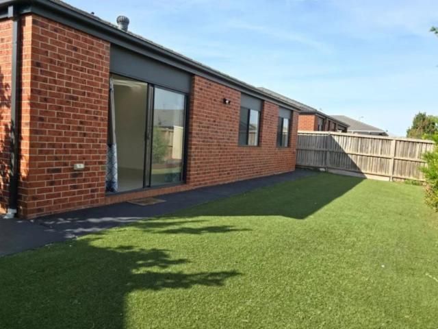 Stylish & Spacious Living in Fast Growing Weir View