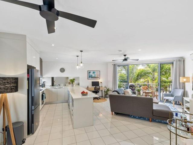 Stylish, Spacious & Perfectly Positioned in Emerald Lakes!