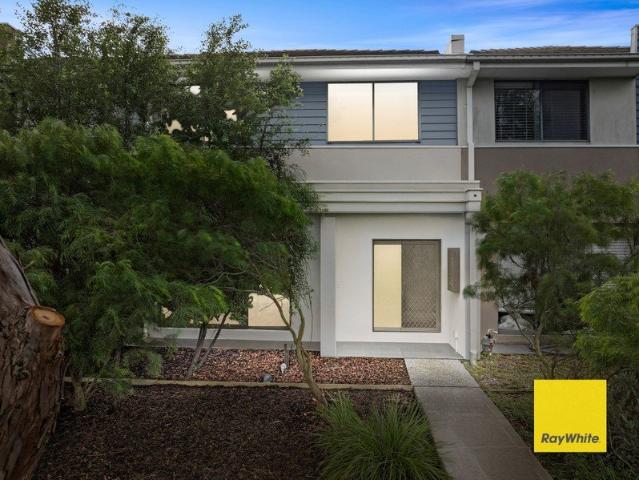 Stylish, Spacious & Perfectly Positioned No Body Corporate & Walk to Everything!