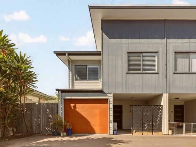 Stylish, Spacious & Ready to Impress Modern Family Living in a Quiet Carseldine Pocket