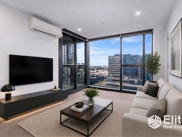 Stylish & Spacious Residence with Elevated Outlooks