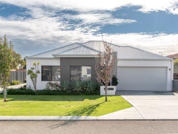 STYLISH & SPACIOUS STREET FRONT VILLA BORDERING TUART HILL!
