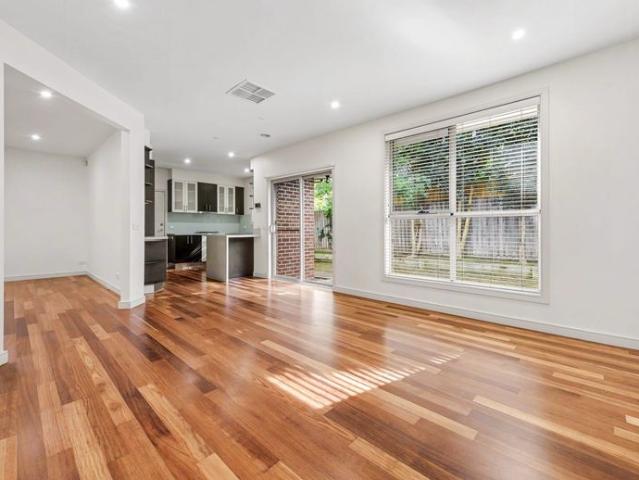 Stylish, Spacious & Superbly Positioned Single level Home In The MWSC Catchment