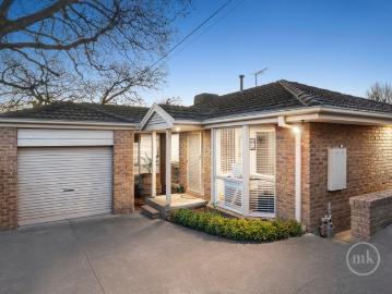 Stylish, Spacious Single Level Living A Stroll From Parklands