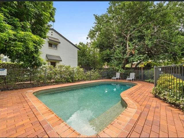 Stylish & Spacious Two bedroom Townhouse with courtyard in Prime Location!