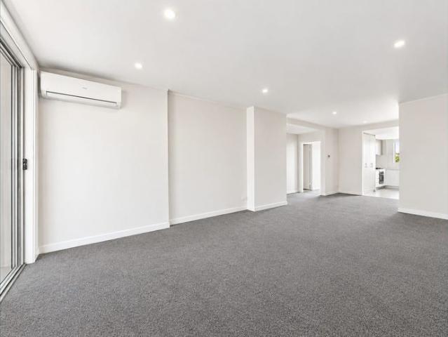 STYLISH & SPACIOUS TWO BEDROOM UNIT!