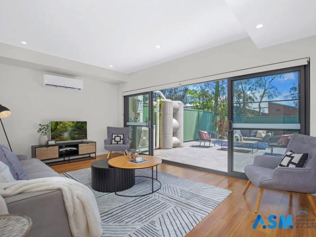 Stylish & Spacious Townhouse 6 Months Lease Available