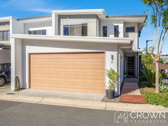 Stylish, Spacious Townhouse with Tranquil Outlook in Sought After Greystone Terraces Everton Park