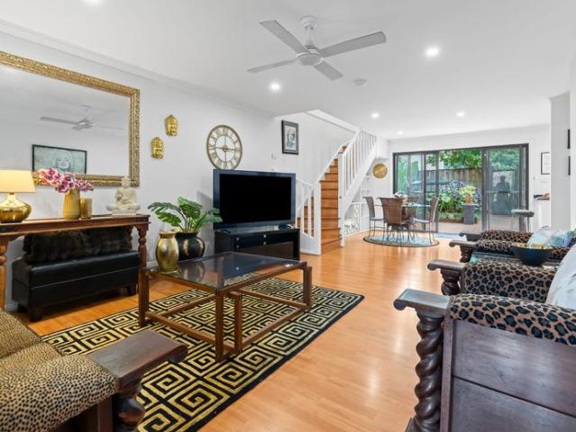 Stylish & Spacious Townhouse in a Peaceful Cul de Sac