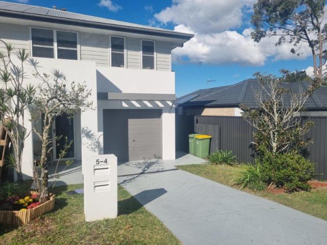 Price Reduction Stylish Boutique Townhouse in Prime Coomera Location No Body Corporate Fees!