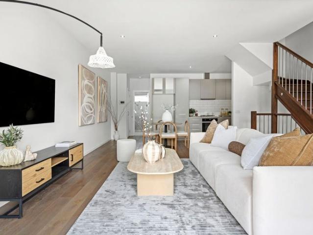 Stylish & Spacious Townhouse in a Prime Essendon Location
