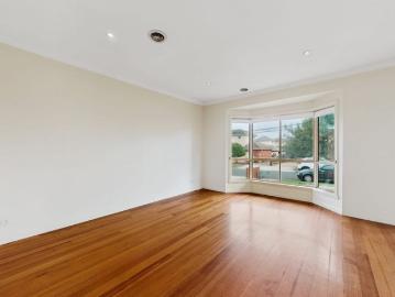 Stylish & Spacious Townhouse in a Prime Lifestyle Location
