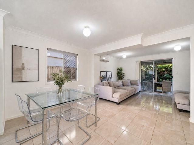 Stylish & Spacious Townhouse in a Well Maintained Complex