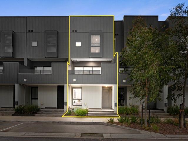 Stylish & Spacious Townhouse in an Unbeatable South Morang Location