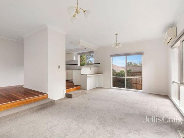 Stylish & Spacious Townhouse in Prime Briar Hill Location