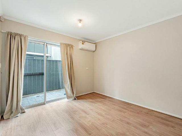 Stylish & Spacious Townhouse in Prime Mawson Lakes Location