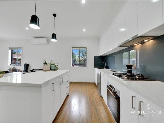 Stylish & Spacious Townhouse in Prime St Albans Location
