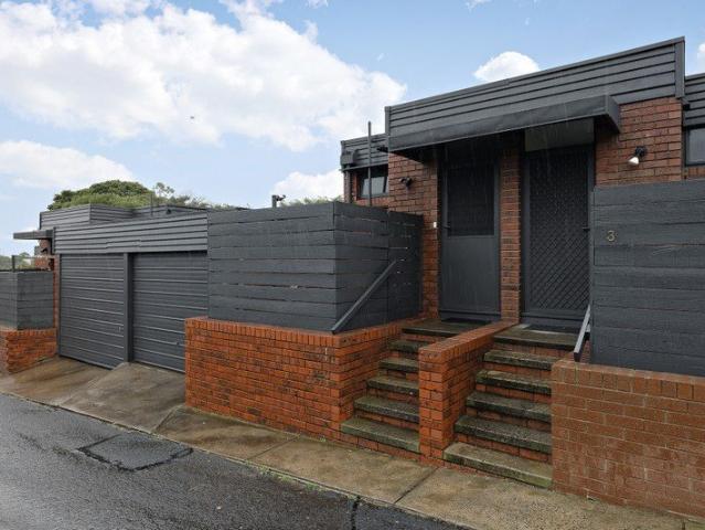 Stylish & Spacious Unit in the Frankston High School Zone