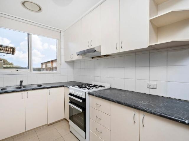 Stylish & Spacious Unit in the Frankston High School Zone