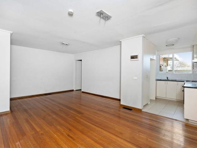 Stylish & Spacious Unit in the Frankston High School Zone