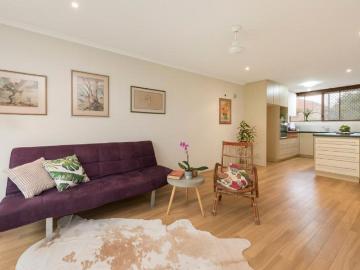 Stylish & Spacious With A Green Space