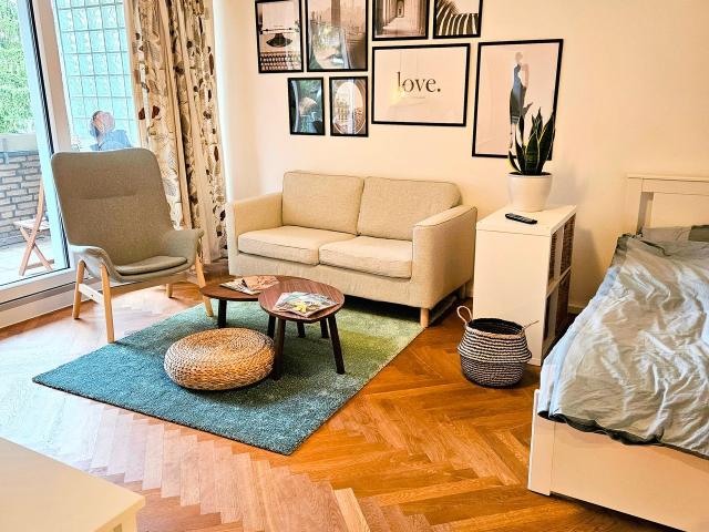 Stylish, spacious 1 bedroom apartment in Düsseldorf, Dusseldorf Amsterdam Apartments for Rent
