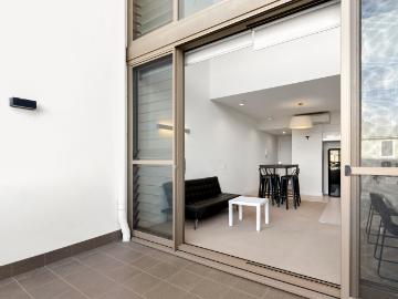 Stylish & spacious 1 bedroom apartment in South Beach Estate