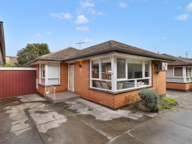 Stylish & Spacious 2 bedroom unit