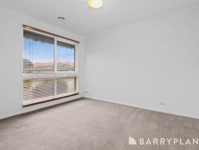 Stylish & Spacious 2 Bedroom Villa in Convenient Cheltenham Location