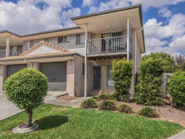 Stylish & Spacious 3 Bedroom Townhouse