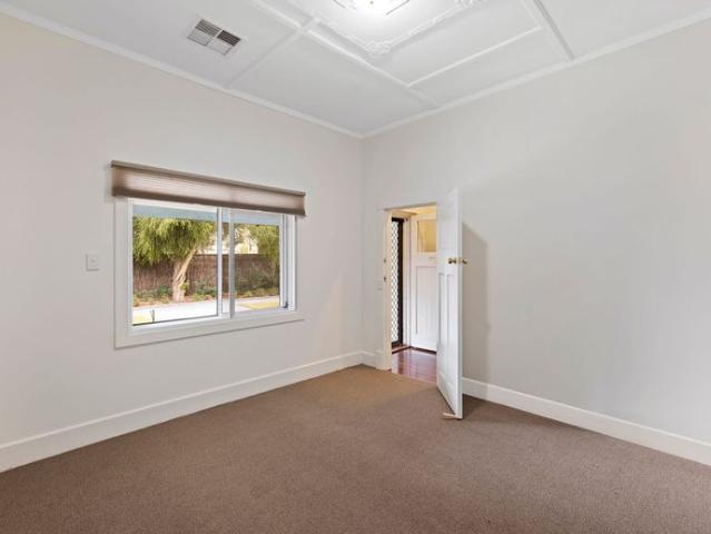 Stylish & Spacious 3 Bedroom Unit in Prime Beulah Park Location