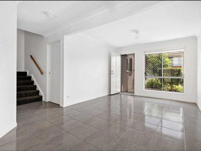 Stylish & Spacious 3 Bedroom Unit – Perfect First Home or Investment!