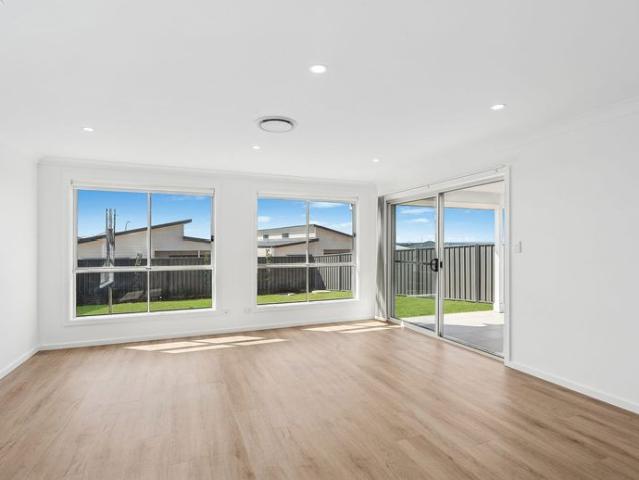 Stylish & Spacious 3 Bedroom Home with Alfresco Living