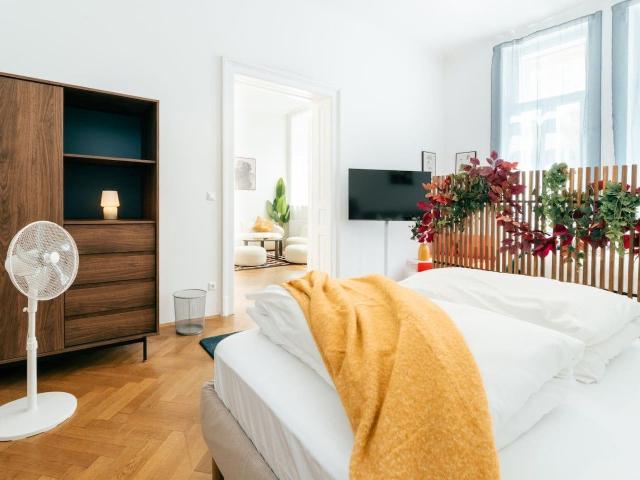 Stylish&Spacious 3BR Apt/Balcony&Parking Available
