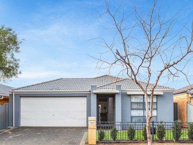 STYLISH & SPACIOUS 4 BEDROOM FAMILY HOME!