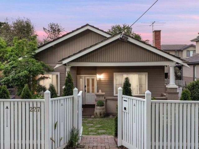 Stylish & Spacious 4 Bedroom Family Home in Prime Camberwell