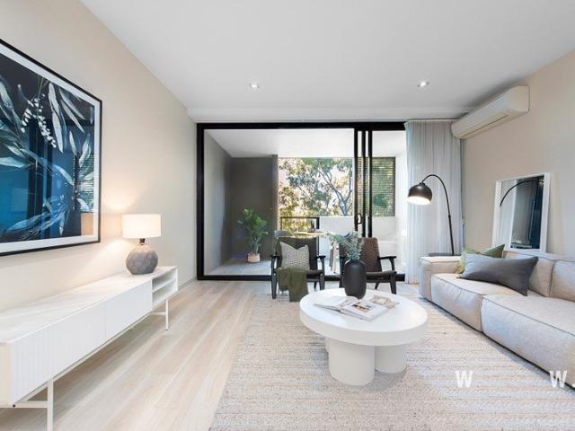 Stylish Split Level Apartment with Expansive Outdoor Living
