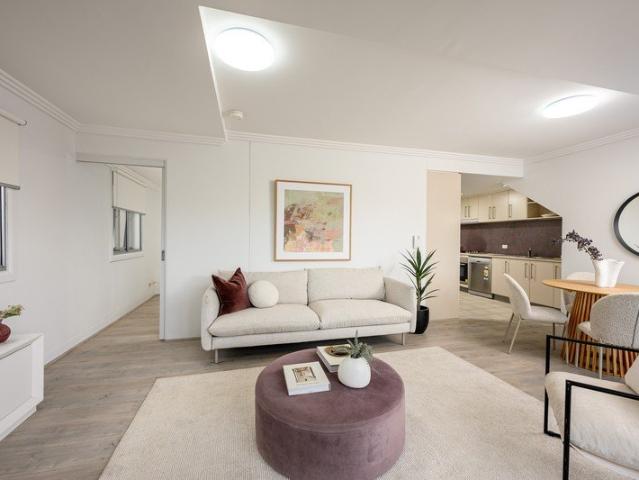 STYLISH SPLIT LEVEL APARTMENT IN KEY INNER WEST LOCATION