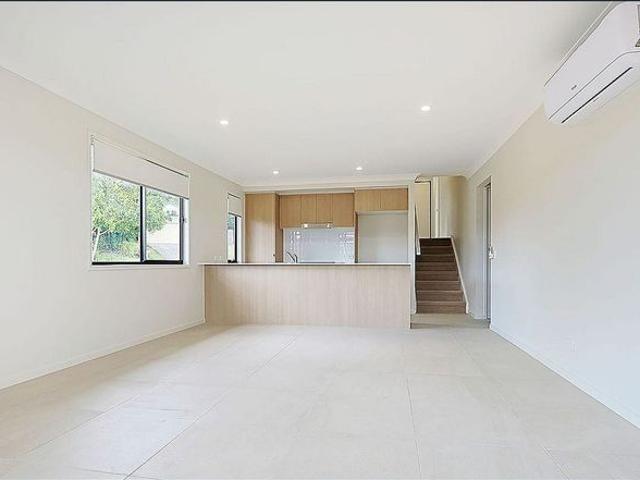 Stylish Split Level Duplex with Stunning Views