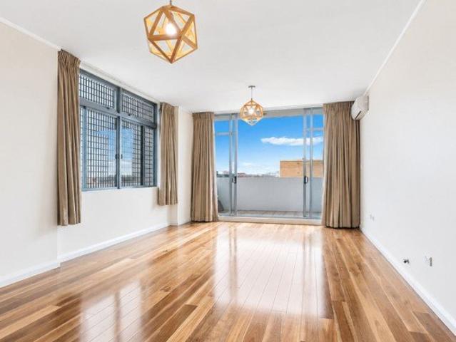 Stylish Split Level Living with North Facing City Views