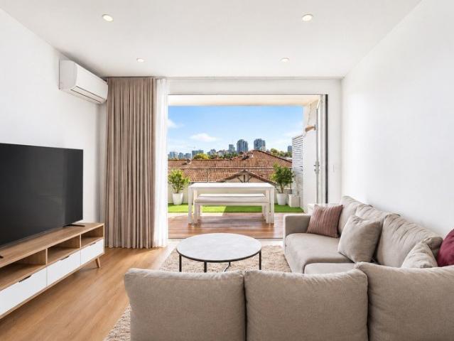 DEPOSIT TAKEN* *INSPECTIONS CANCELLED* Stylish Split Level Living with Sweeping City Views
