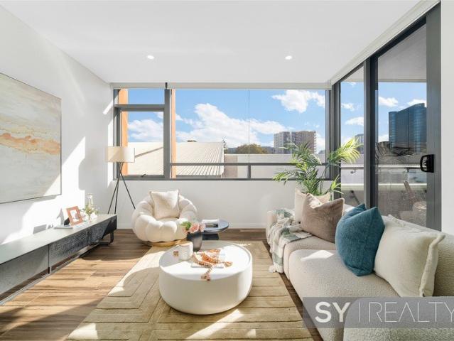 Stylish Split Level Residence with Home Office & Secure Parking in the Heart of Zetland
