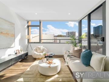 Stylish Split Level Residence with Home Office & Secure Parking in the Heart of Zetland