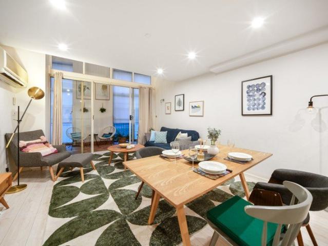 Stylish Split Level 2 Bedroom, 2 Bathroom Apartment in the Heart of Chippendale