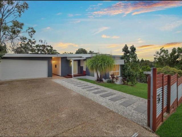 Stylish Springfield Lakes Home