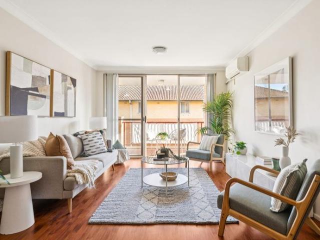 Stylish Two Bedder in the Popular 'Strathaven' Complex