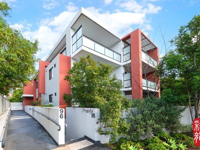 Quiet,Leafy Garden Views in a Spacious Two Bedroom Apartment in Boutique Burwood